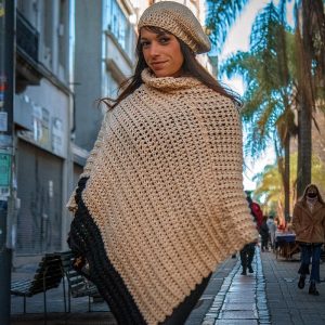 Poncho 2 picos más boina