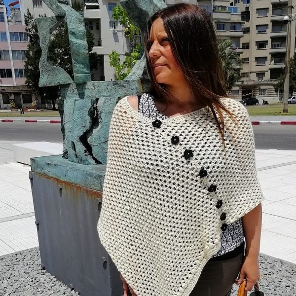 unpico2 Poncho un pico en hilo con apliques